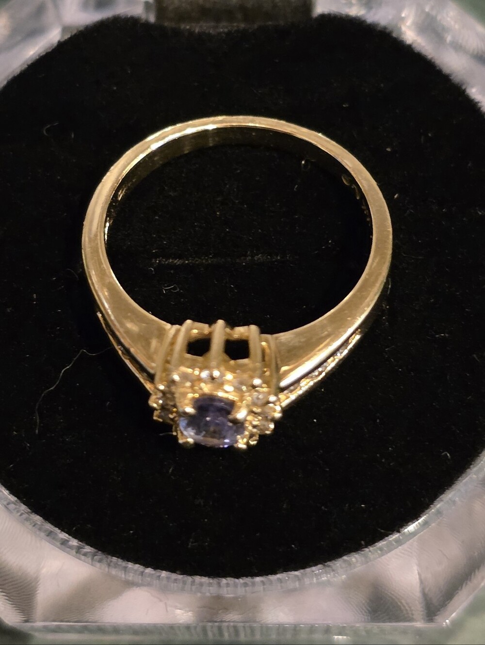 14k Yello Gold Ring - Picture 8 of 9
